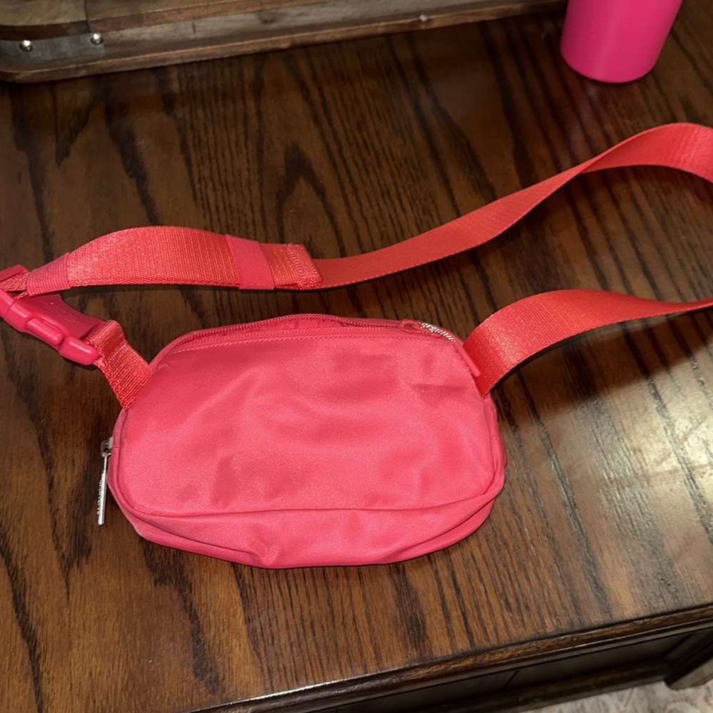 Lululemon Lipgloss Belt bag 1L - Picture 3 of 5